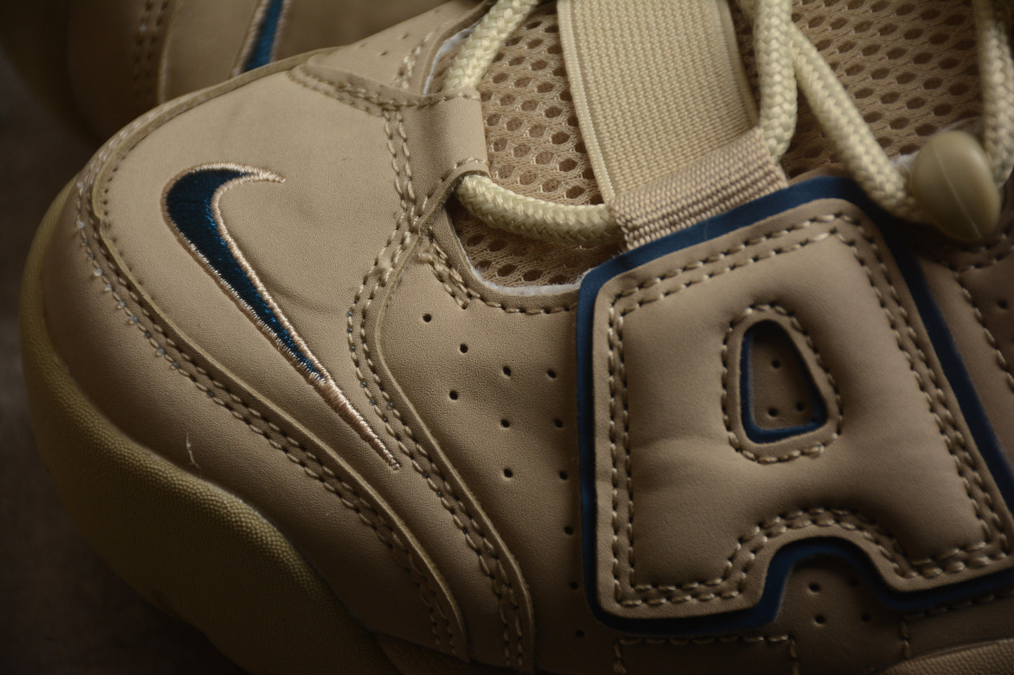 Chunky High‑Top Retro Air Sneaker – 90s Basketball Inspired