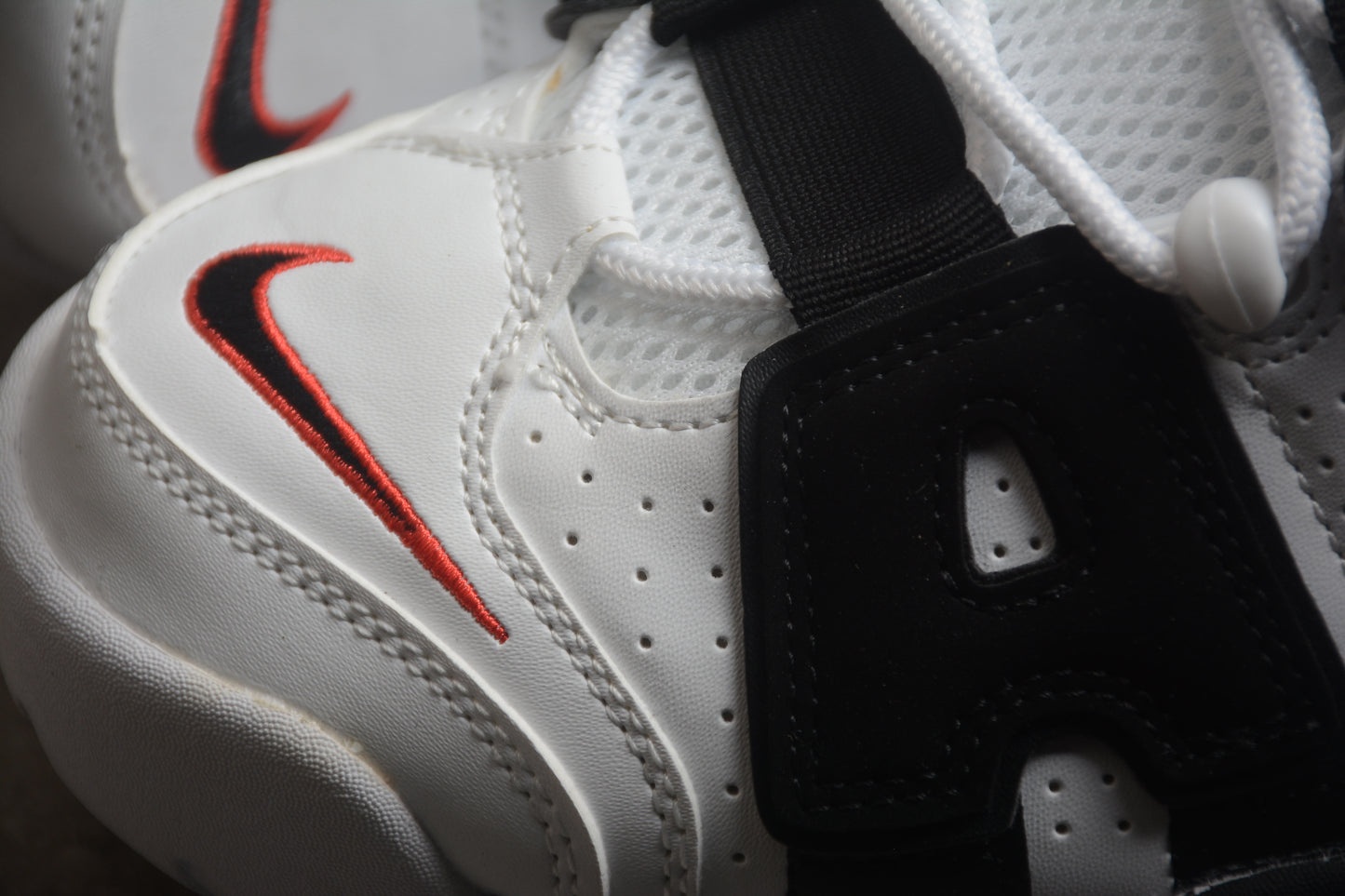 Chunky High‑Top Retro Air Sneaker – 90s Basketball Inspired