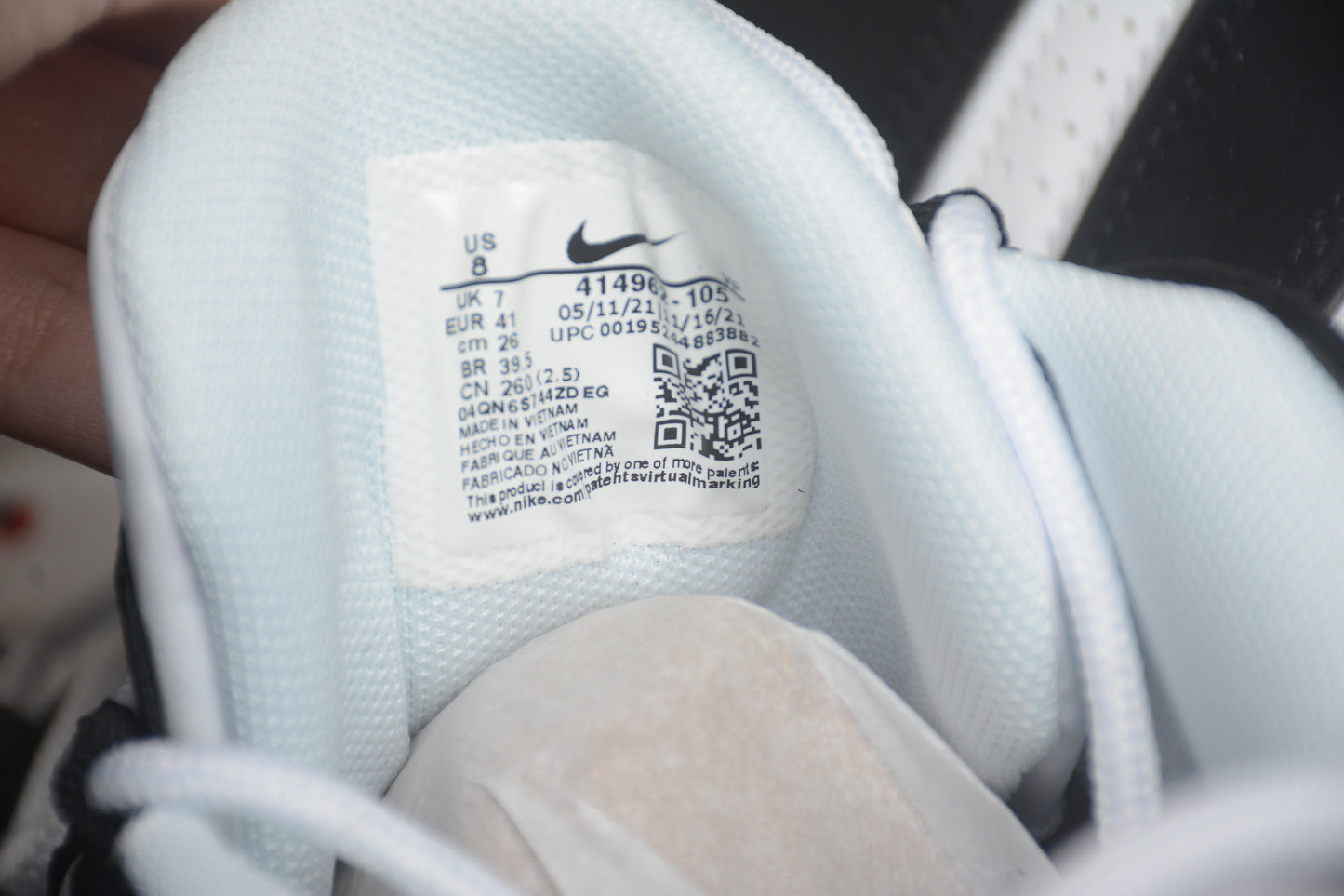 Chunky High‑Top Retro Air Sneaker – 90s Basketball Inspired