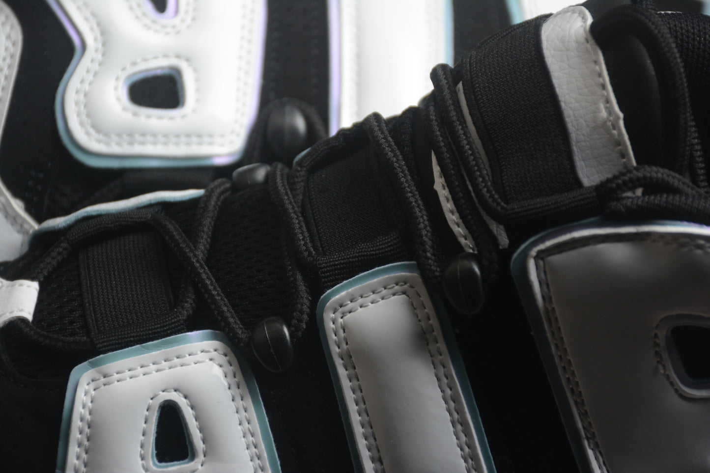 Chunky High‑Top Retro Air Sneaker – 90s Basketball Inspired