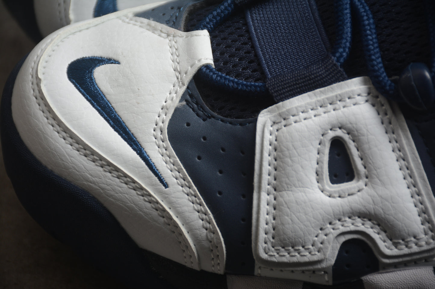 Chunky High‑Top Retro Air Sneaker – 90s Basketball Inspired