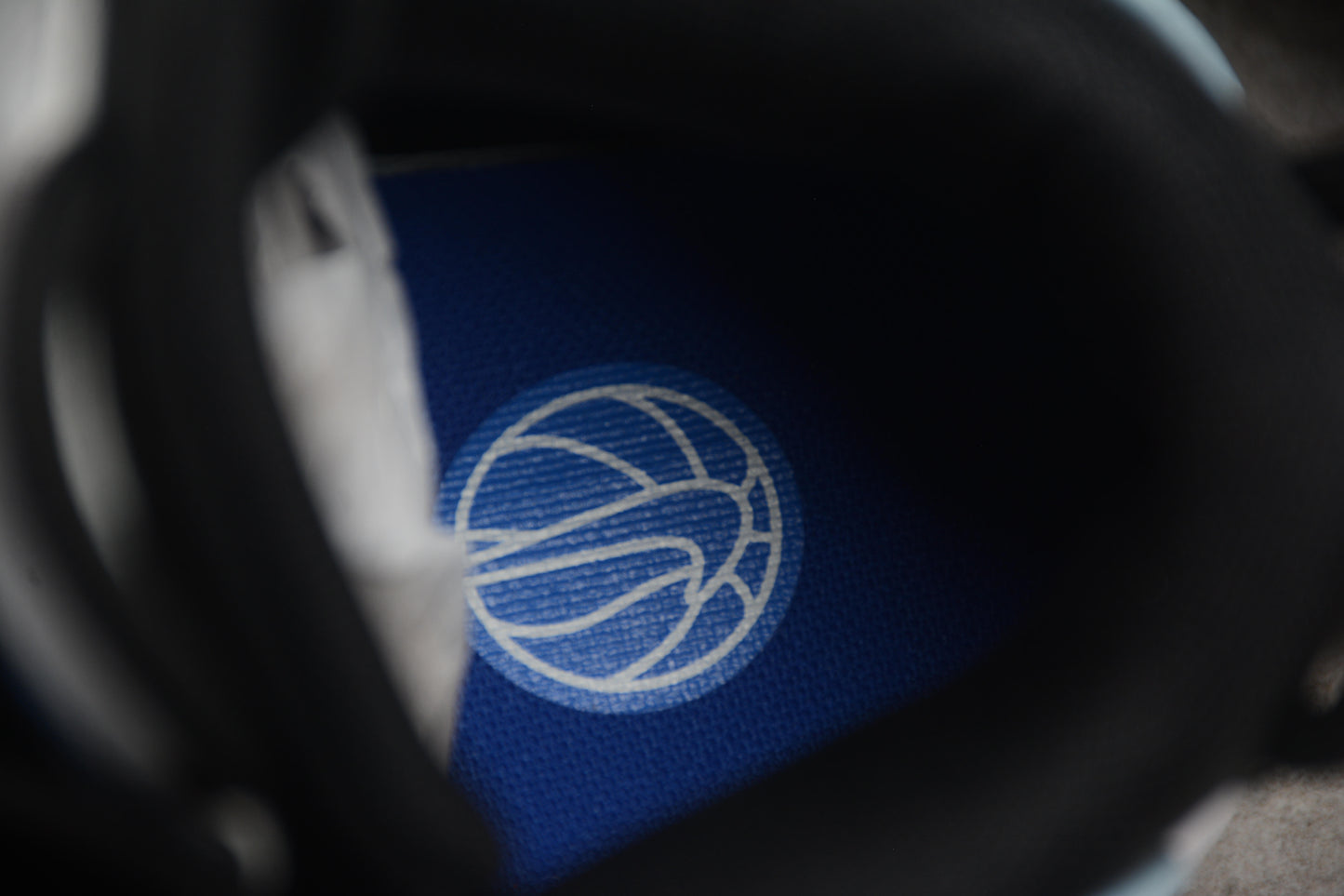 Chunky High‑Top Retro Air Sneaker – 90s Basketball Inspired