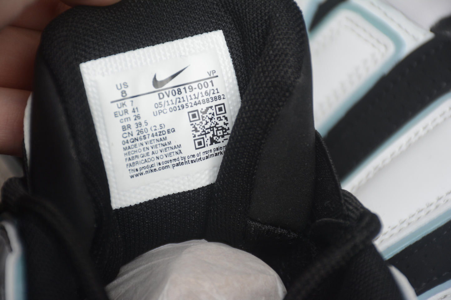 Chunky High‑Top Retro Air Sneaker – 90s Basketball Inspired