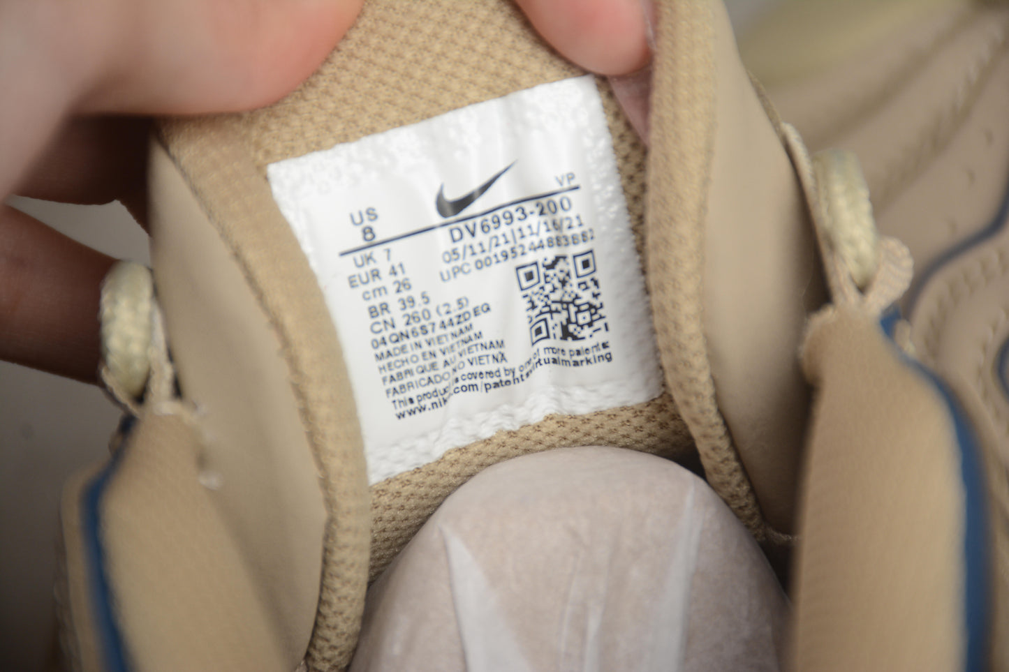 Chunky High‑Top Retro Air Sneaker – 90s Basketball Inspired